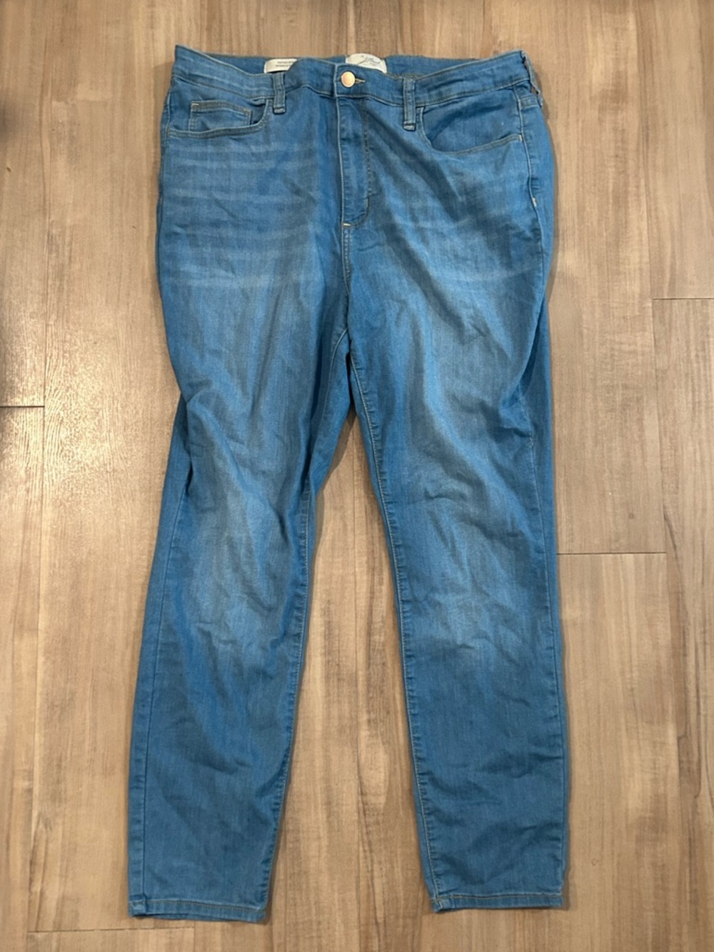 Universal Thread Skinny Jeans in Medium Blue Wash